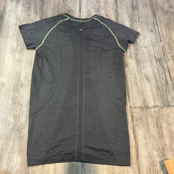 Lululemon Swiftly Tech S/S Crew, Heathered Gray + Yellow Contrast Stitch, Size 8 - Picture 4 of 7
